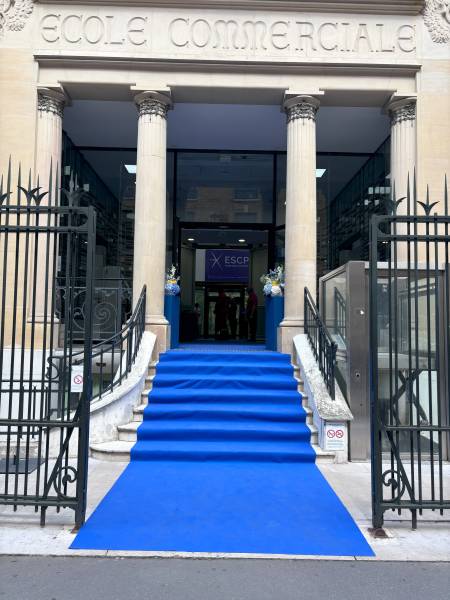 Remise de diplômes d'une grande école de commerce à Paris